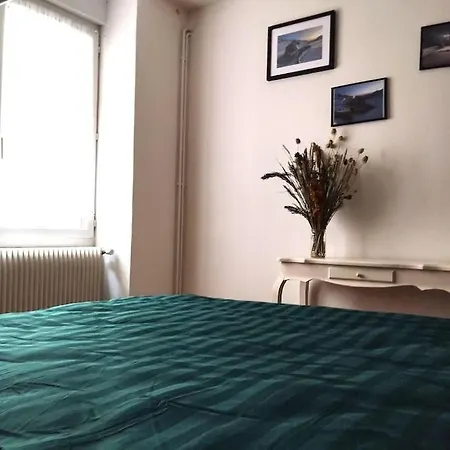 Au Coeur Du Village De Apartment