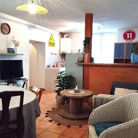 Au Coeur Du Village De Apartment *